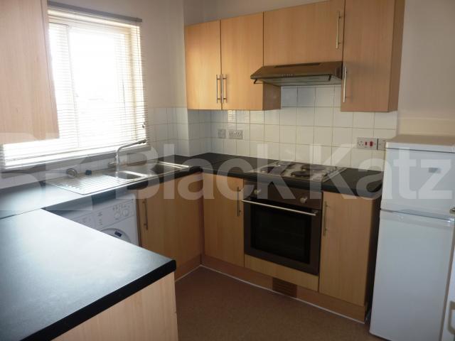 			3 MINUTES TO TUBE!, 1 Bedroom, 1 bath, 1 reception Flat			 Heddington Grove, CALEDONIAN ROAD